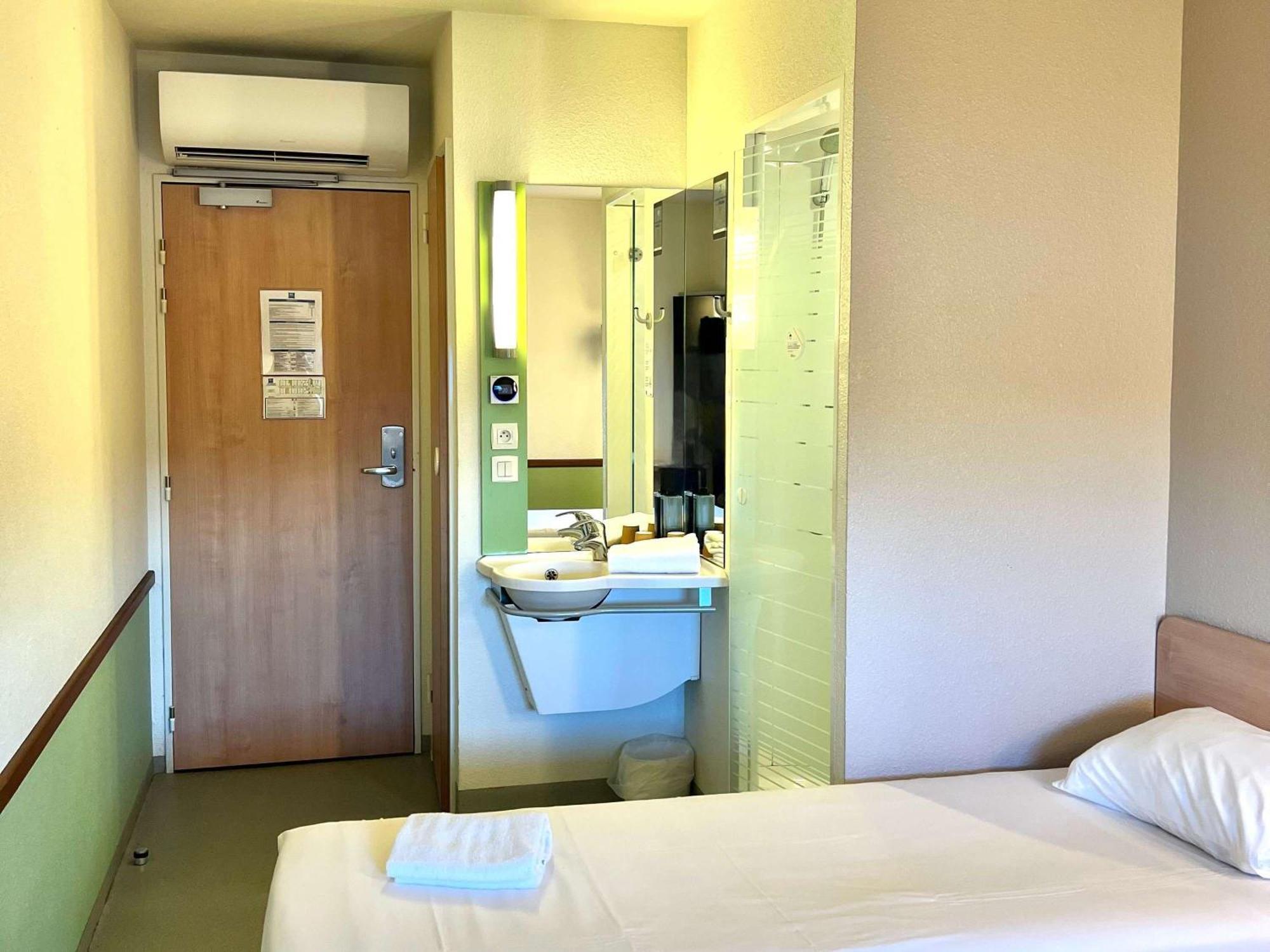 Hotel Ibis Budget Cosne Sur Loire Exterior foto