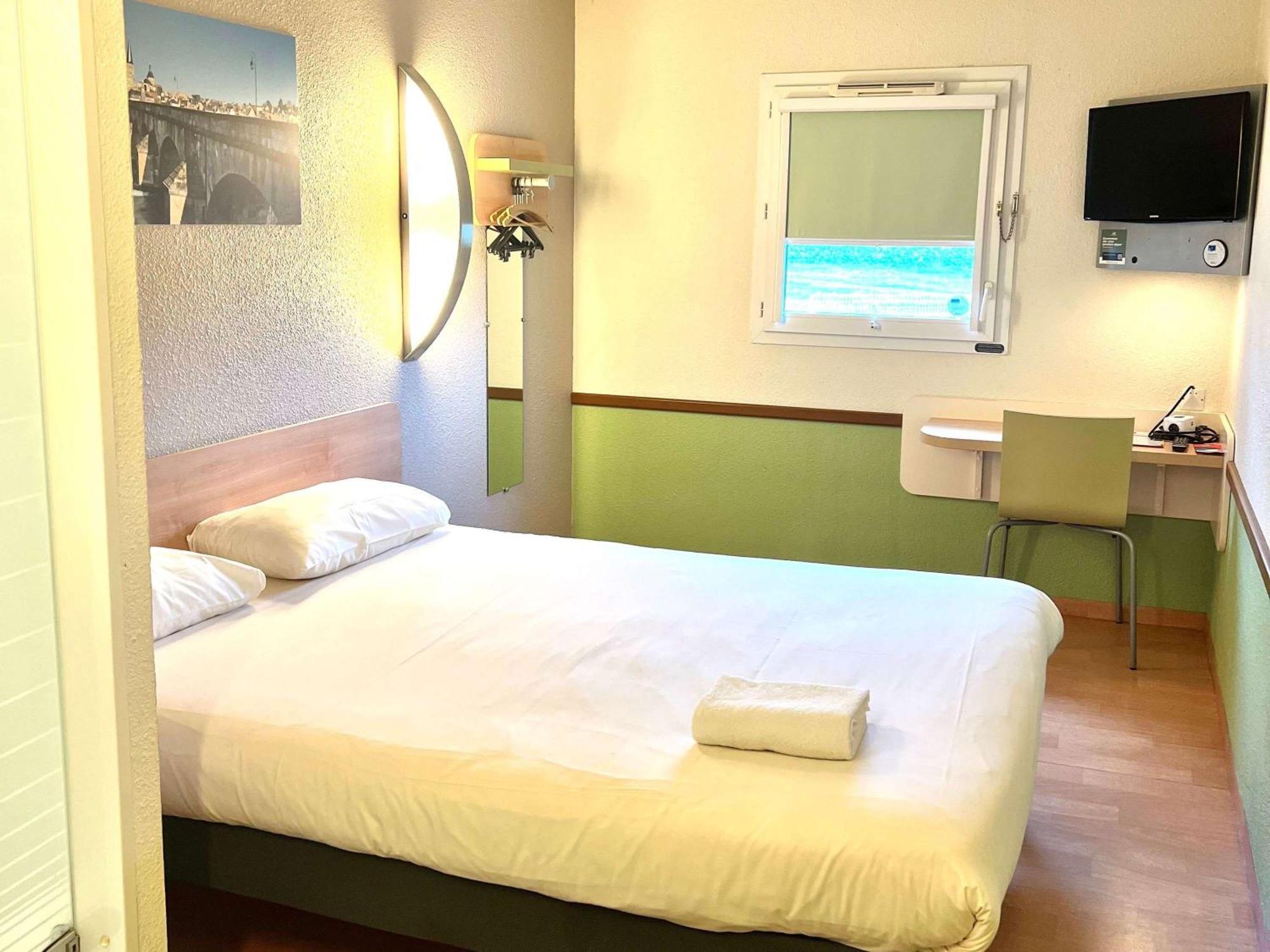 Hotel Ibis Budget Cosne Sur Loire Exterior foto