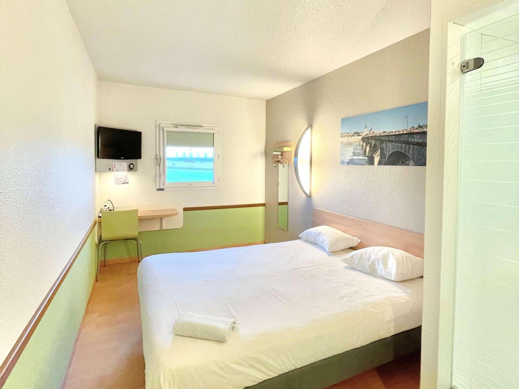 Hotel Ibis Budget Cosne Sur Loire Exterior foto