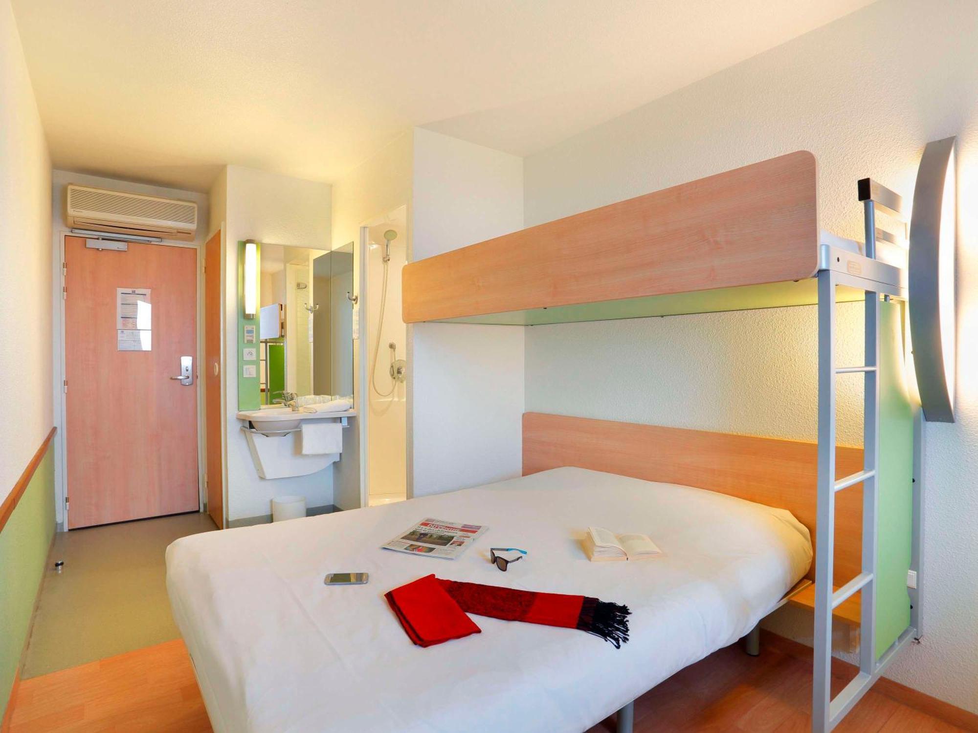 Hotel Ibis Budget Cosne Sur Loire Exterior foto