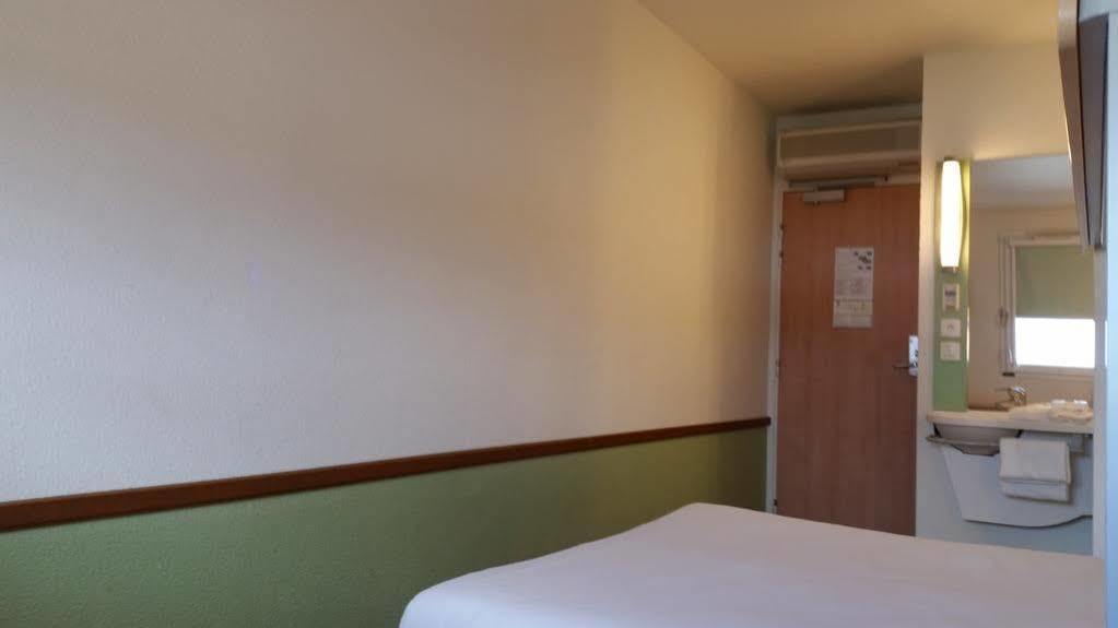 Hotel Ibis Budget Cosne Sur Loire Exterior foto